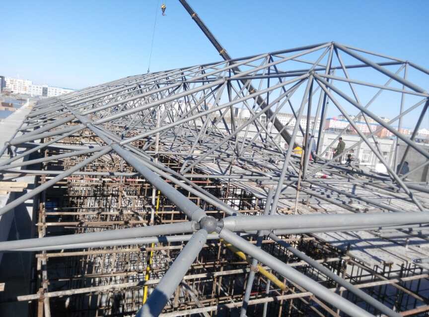 博尔塔拉蒙古自治州商贸城屋顶网架工程